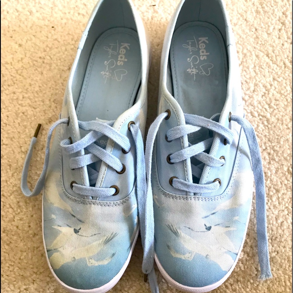 TAYLOR SWIFT 1989 WORLD TOUR SEAGULL (ALBUM COVER) KEDS.  LIMITED E. COLLECTABLE